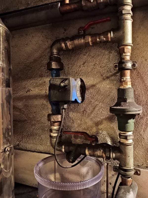 Widok instalacji CO Ogólny widok instalacji CO z nowym zaworem