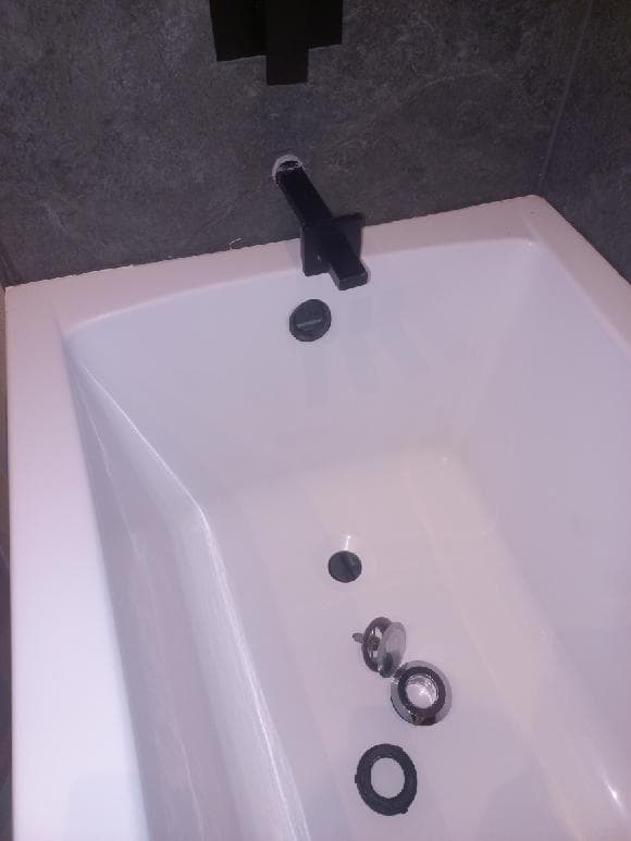 Naprawa wycieku z wanny w Gdyni – realizacja