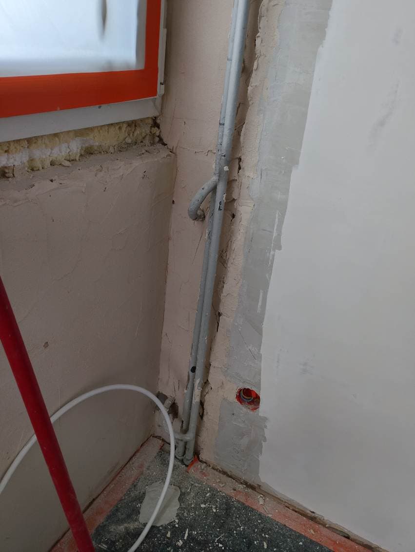 Dolna część pionowej rury Dolna część pionowej rury przed modyfikacją