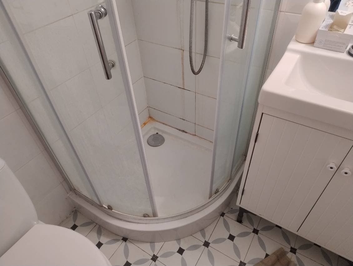 Naprawa przeciekającego prysznica w Łodzi – realizacja