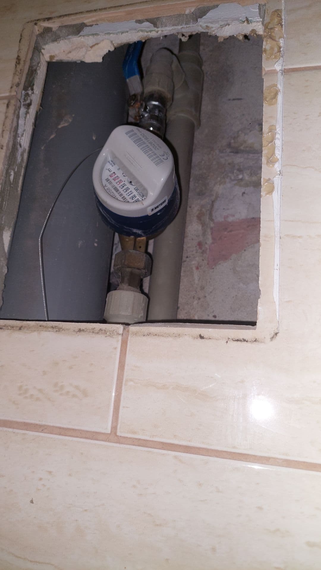 Zainstalowany nowy zawór Zbliżenie na miejsce instalacji nowego zaworu po zakończonej pracy.