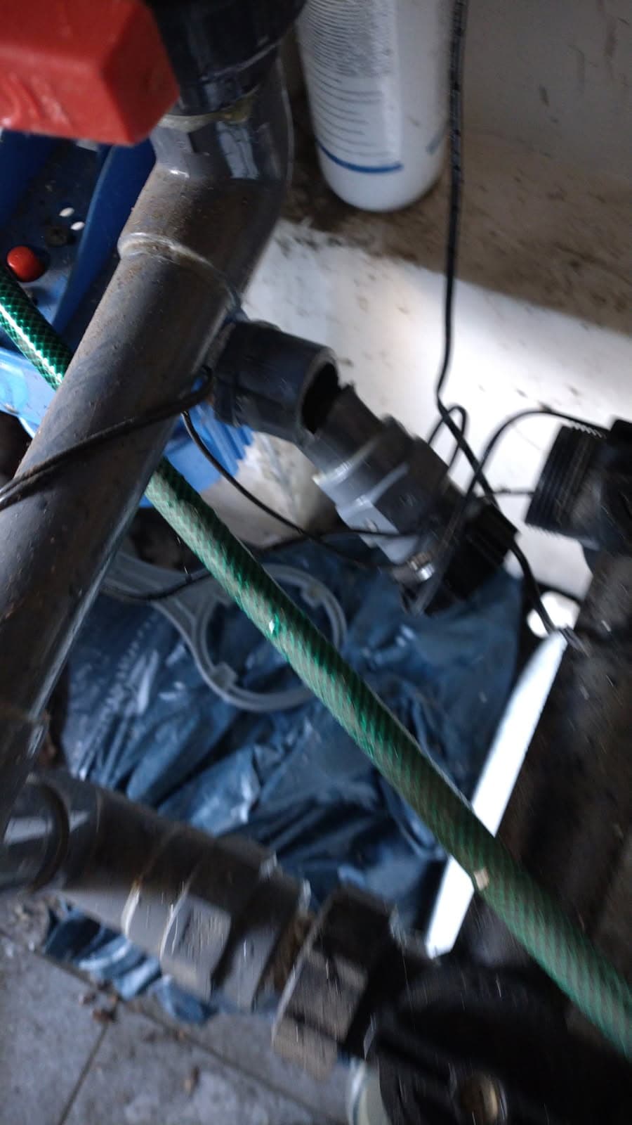 Wymiana plastikowej rury w zmiękczaczu wody – realizacja