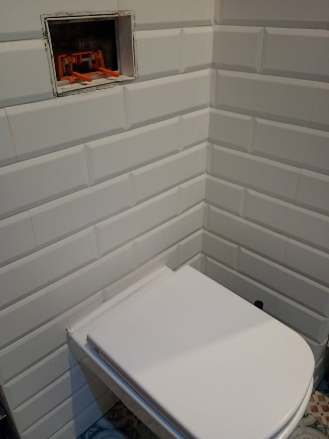 Zestaw WC po naprawie Przywrócony do użytku zestaw WC po naprawie