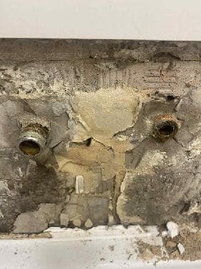 Zużyte elementy hydraulicze Zbliżenie na zużyte elementy hydrauliczne