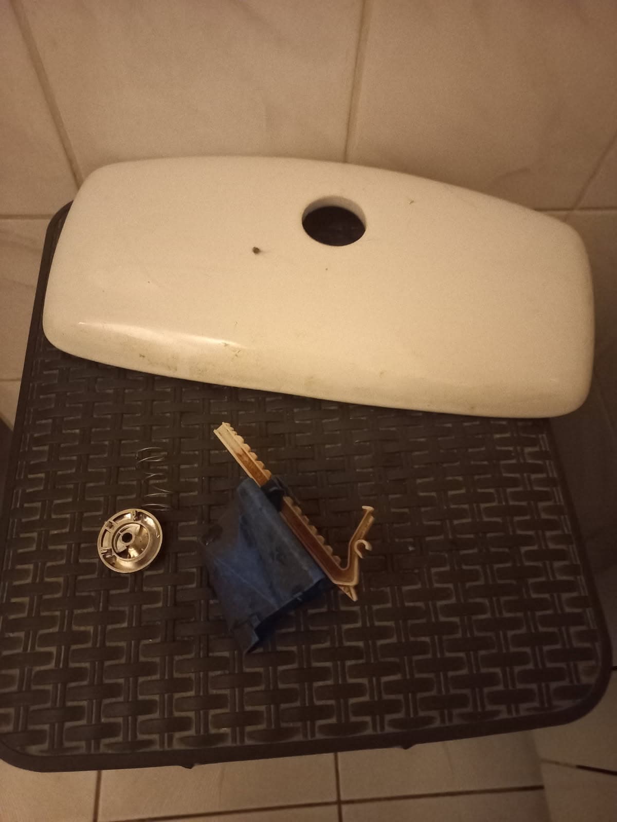 Wymiana mechanizmu spłuczki w Gdyni Pogórze – realizacja
