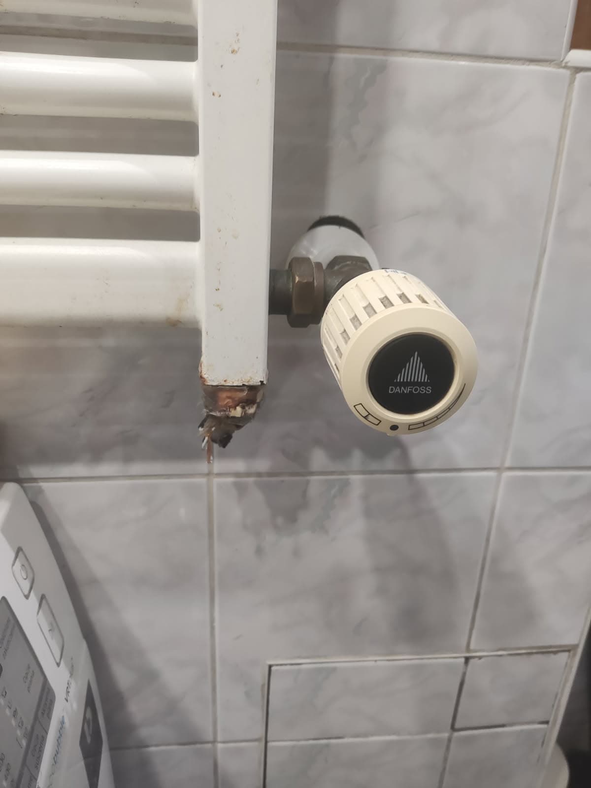 Przeróbka instalacji grzewczej w łazience na nowoczesny montaż – realizacja