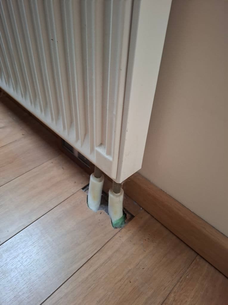 Podłączenie dolne grzejnika Podłączenie dolne starego grzejnika do instalacji wodnej