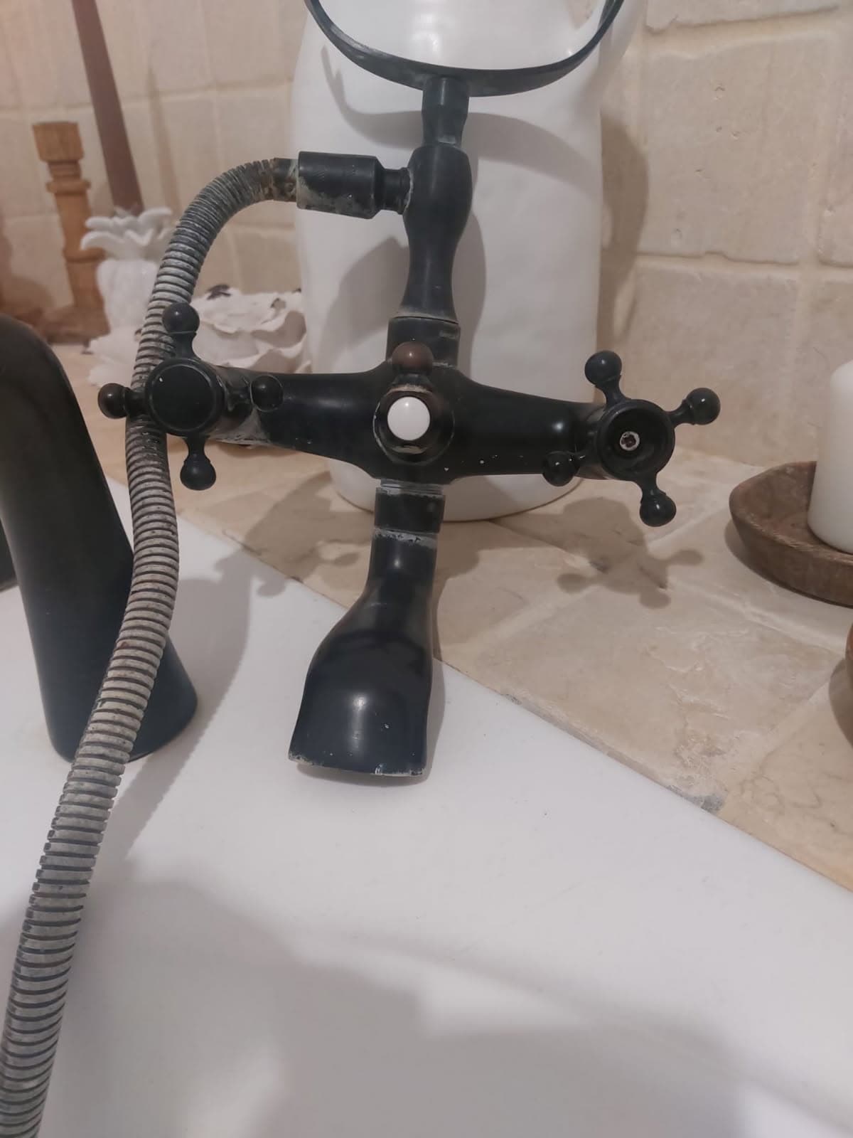 Naprawa retro baterii wannowej w centrum miasta – realizacja