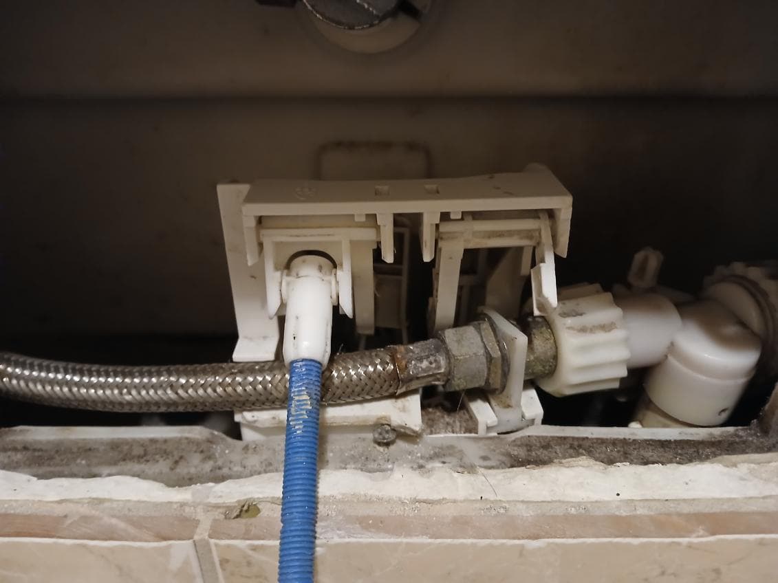 Wnętrze instalacji hydraulicznej Widok wnętrza instalacji hydraulicznej po demontażu obudowy