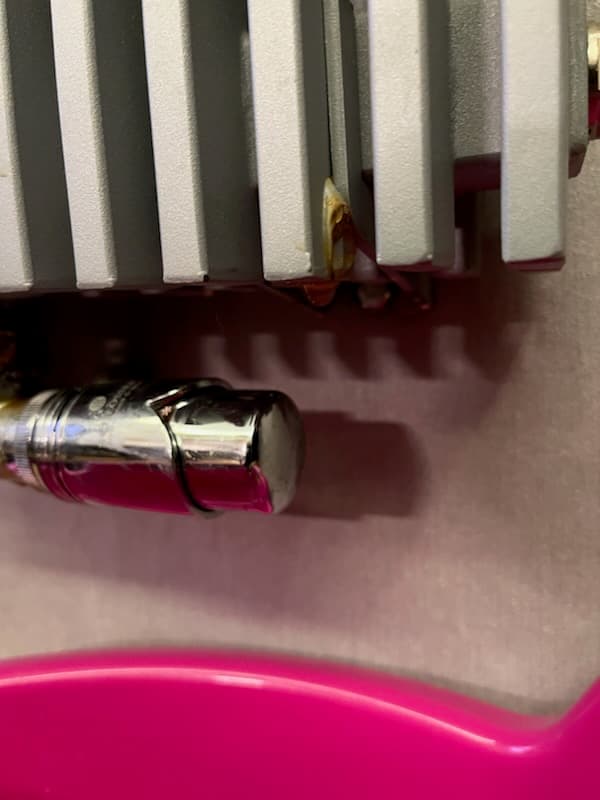 Wycieki przy zaworze Miejsce wycieku przy zaworze stalowego grzejnika