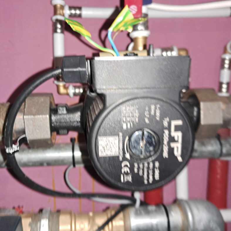 Wymiana pompki obiegowej w instalacji pieca na pelet – realizacja