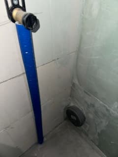 Rura odpływowa Podłączenie rury odpływowej do systemu kanalizacji