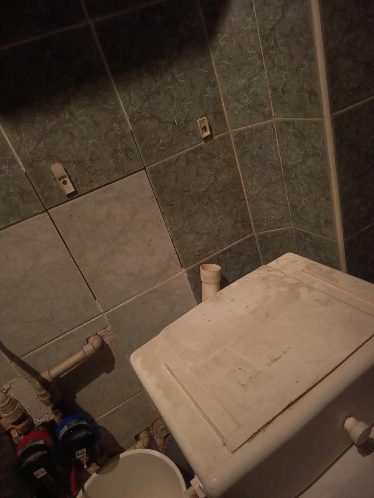 Naprawa spłuczki i rur w łazience – realizacja