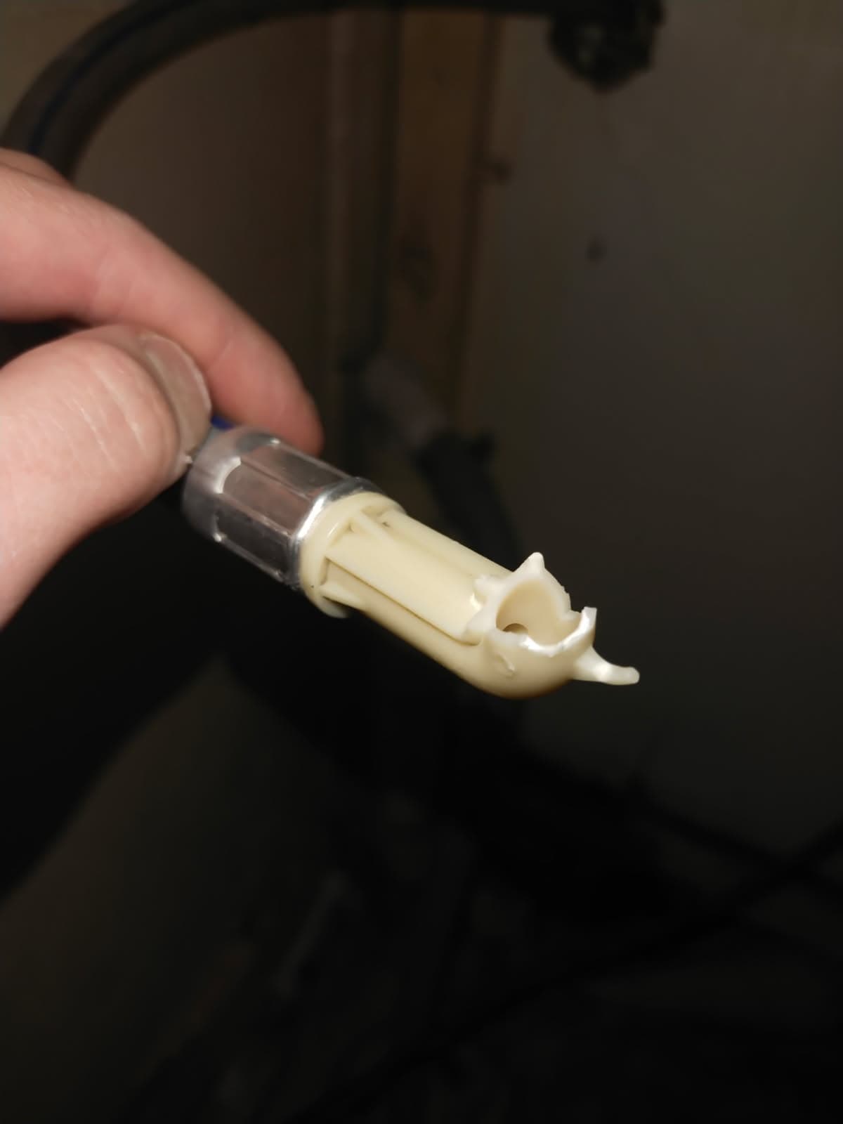 Kranik prysznicowy i system pralniowy Kranik prysznicowy połączony z systemem pralniowym