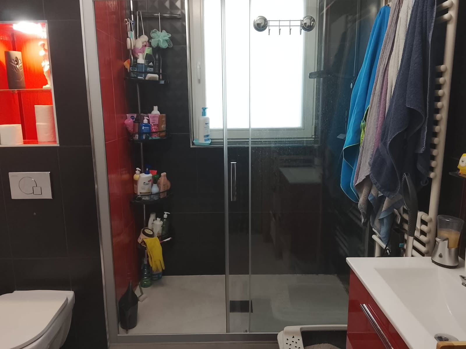 Profesjonalna wymiana silikonu w zabudowie prysznicowej – realizacja