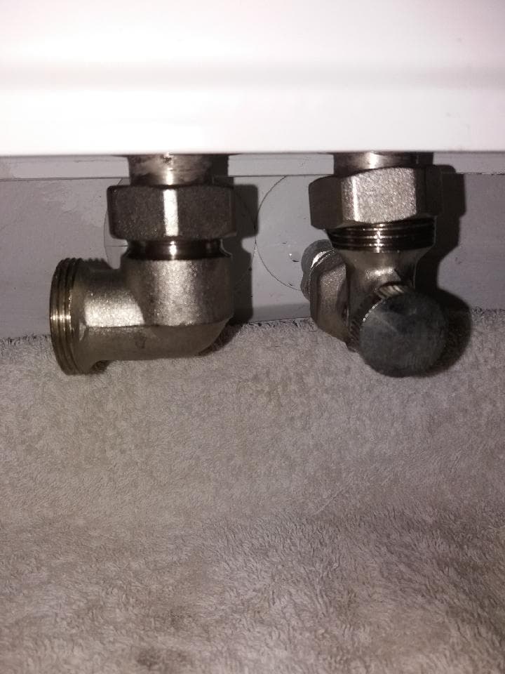 Naprawa grzejnika w nowym bloku w Ząbkach – realizacja