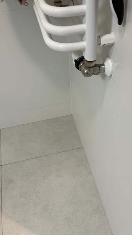 Naprawa cieknącego zaworu grzejnika na Żoliborzu – realizacja