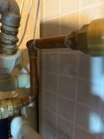 Wymiana miedzianej rurki na plastikową w Jabłonnie – realizacja