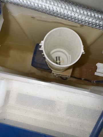 Zużyty element spustu Grohe Spustowy mechanizm spłuczki Grohe ze zużytym elementem