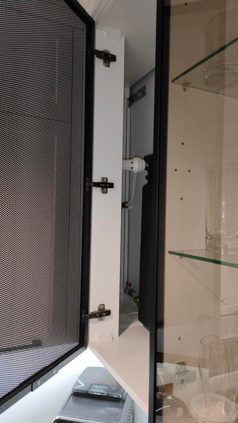 Zabudowa meblowa grzejnika Widok zabudowy meblowej ukrywającej instalację grzewczą