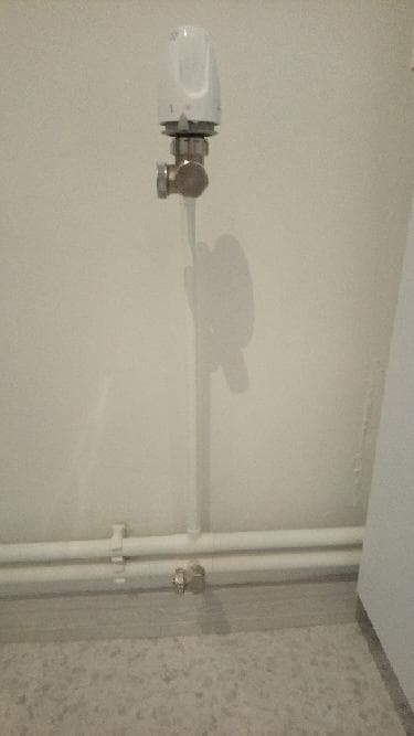 Montaż grzejnika aluminiowego w mieszkaniu w Szczecinie – realizacja