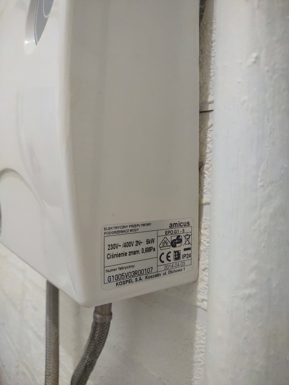 Etykieta techniczna podgrzewacza Etykieta techniczna na boku podgrzewacza Amikus EPO.G1-5 z danymi technicznymi