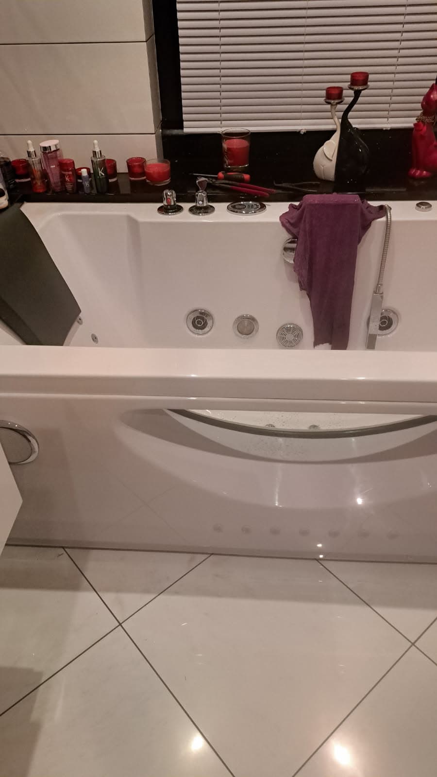 Naprawa rozdzielnika w wannie z jacuzzi – realizacja