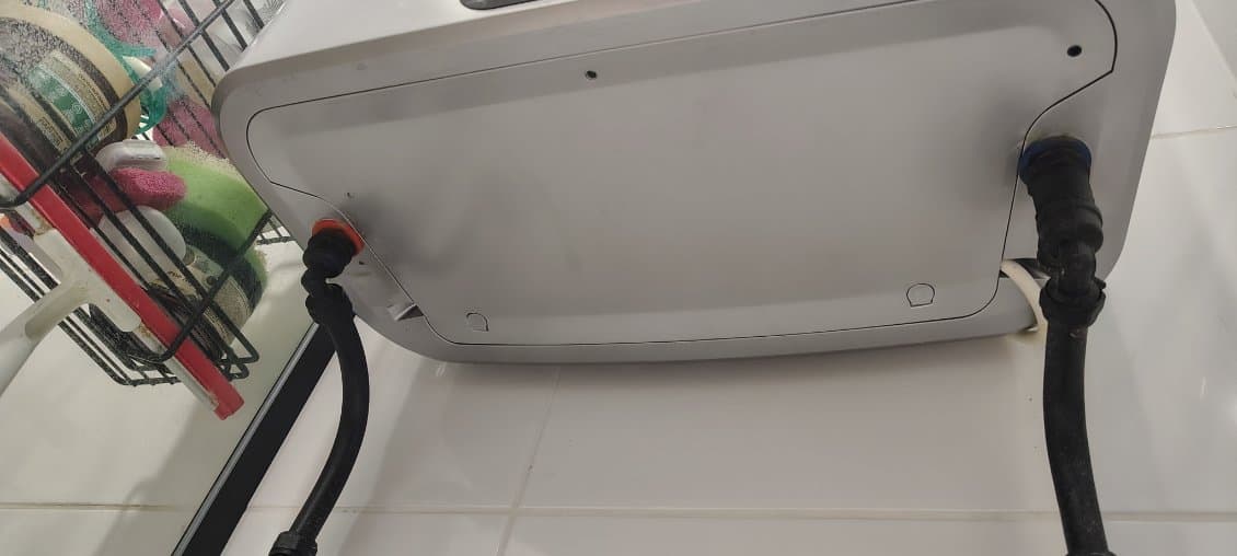 Podłączenia hydrauliczne bojlera Podłączenia hydrauliczne starego bojlera Ariston