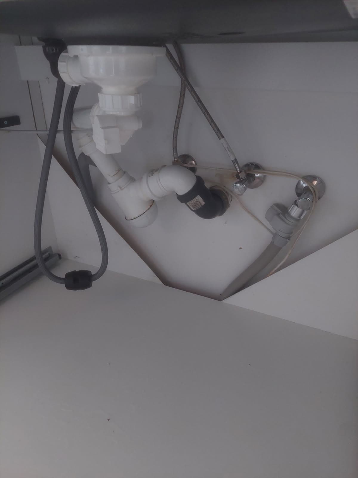 Zatkany zlew w Warszewie - wyzwanie dla hydraulika – realizacja