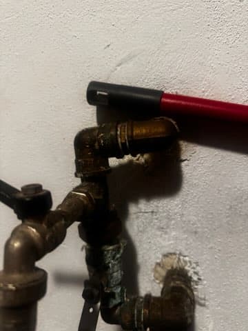Instalacja przed modernizacją Widok istniejącej instalacji wodnej przed modernizacją