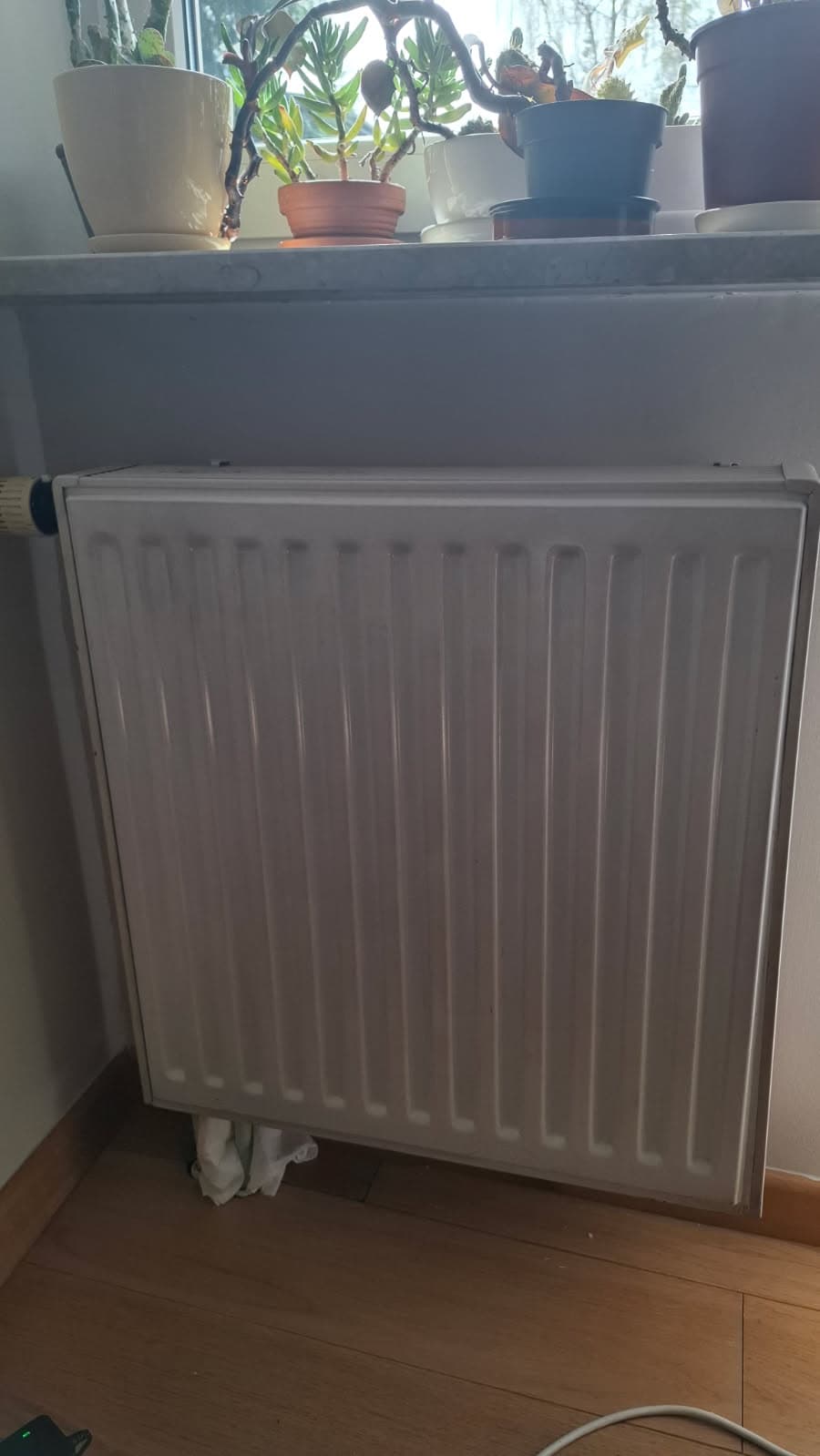 Wymiana cieknącego grzejnika w Aninie, Warszawa