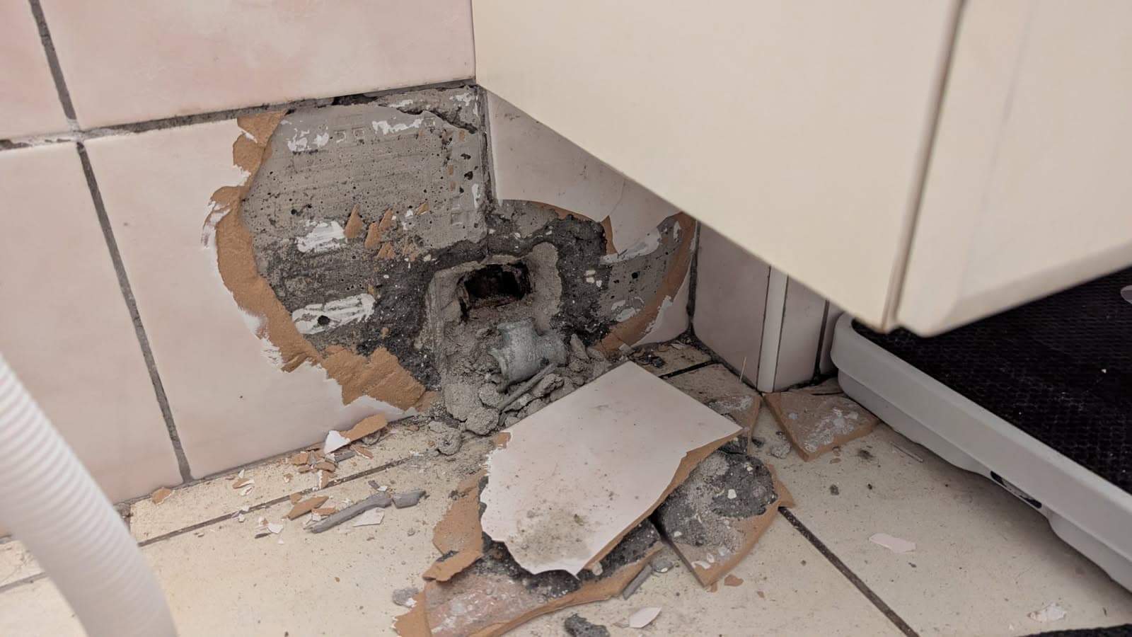 Podkuwanie ściany Podkuwanie ściany wokół uszkodzonego trójnika