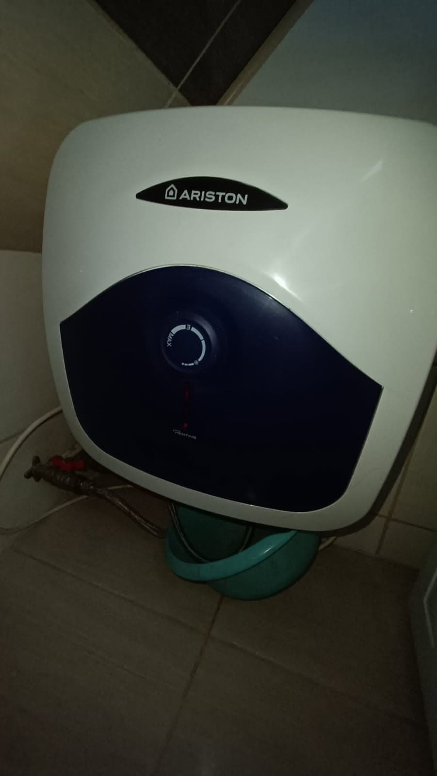 Wymiana podgrzewacza w małej łazience na Kozanowie