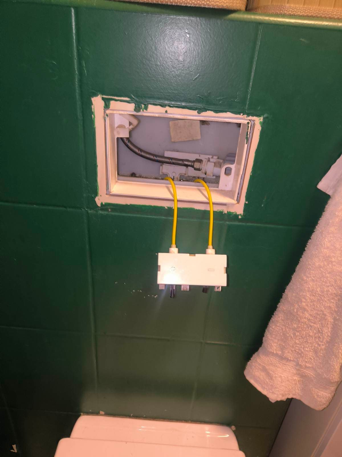 Wymiana elementów spłuczki w zabudowie w Rzgowie