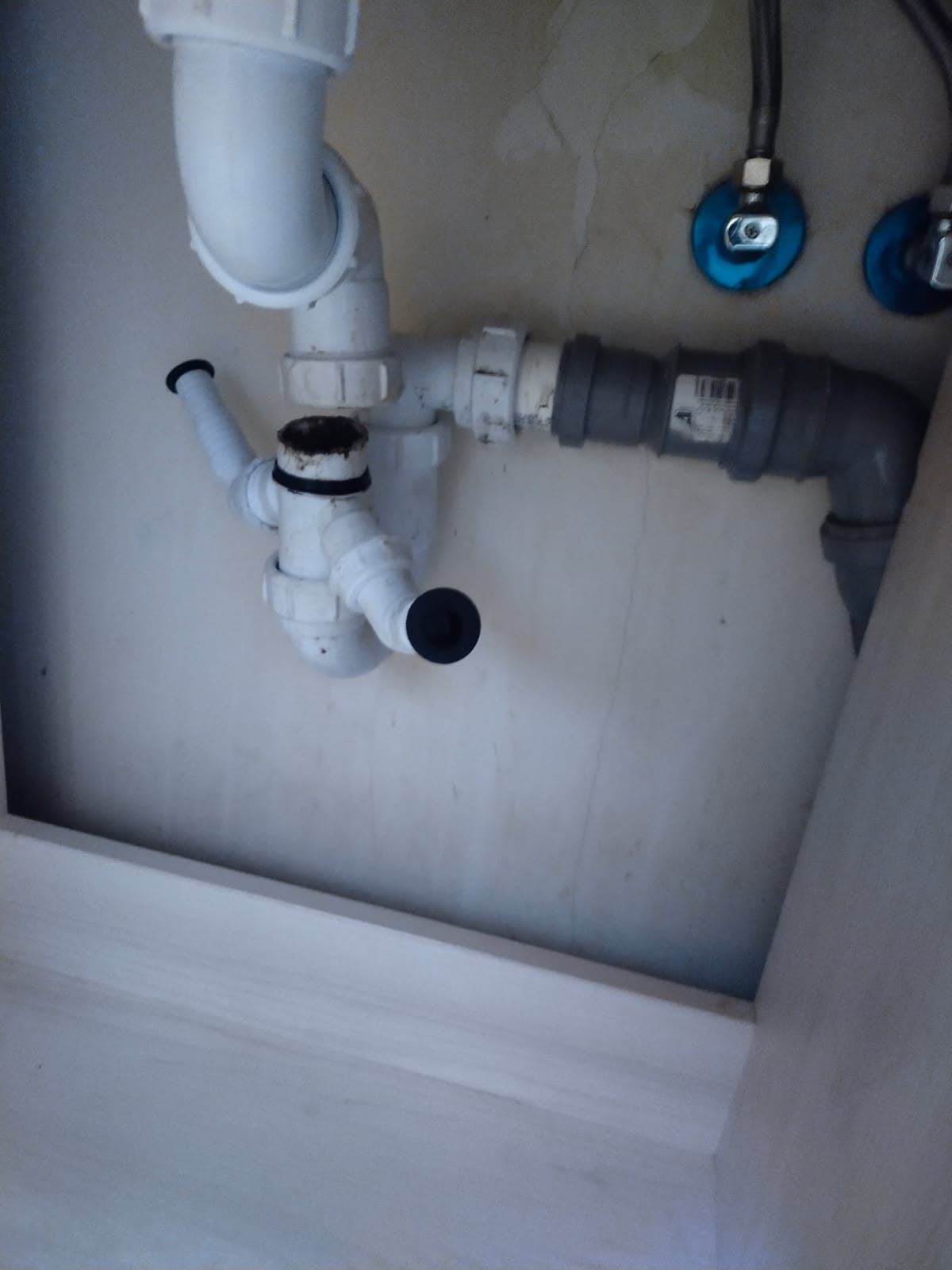 Montaż nowego syfonu w kuchni na Prawobrzeżu